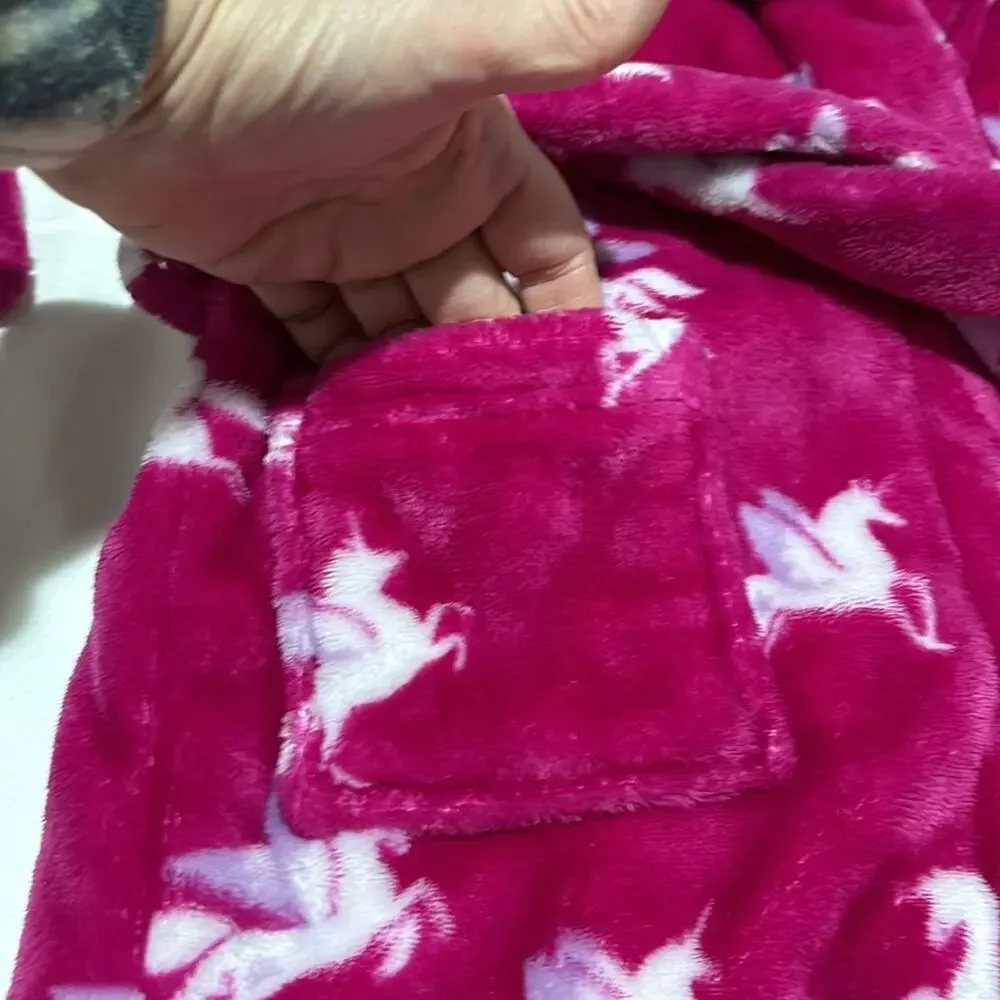 Hatley 4/5 hooded hot pink robe unicorn pegusus like new w/ pockets